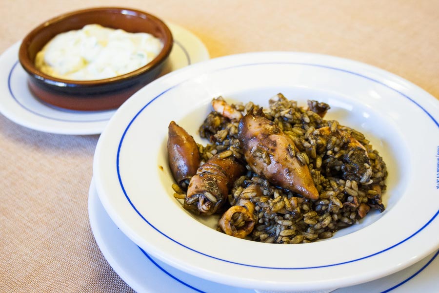 Black rice of cuttlefish and prawns