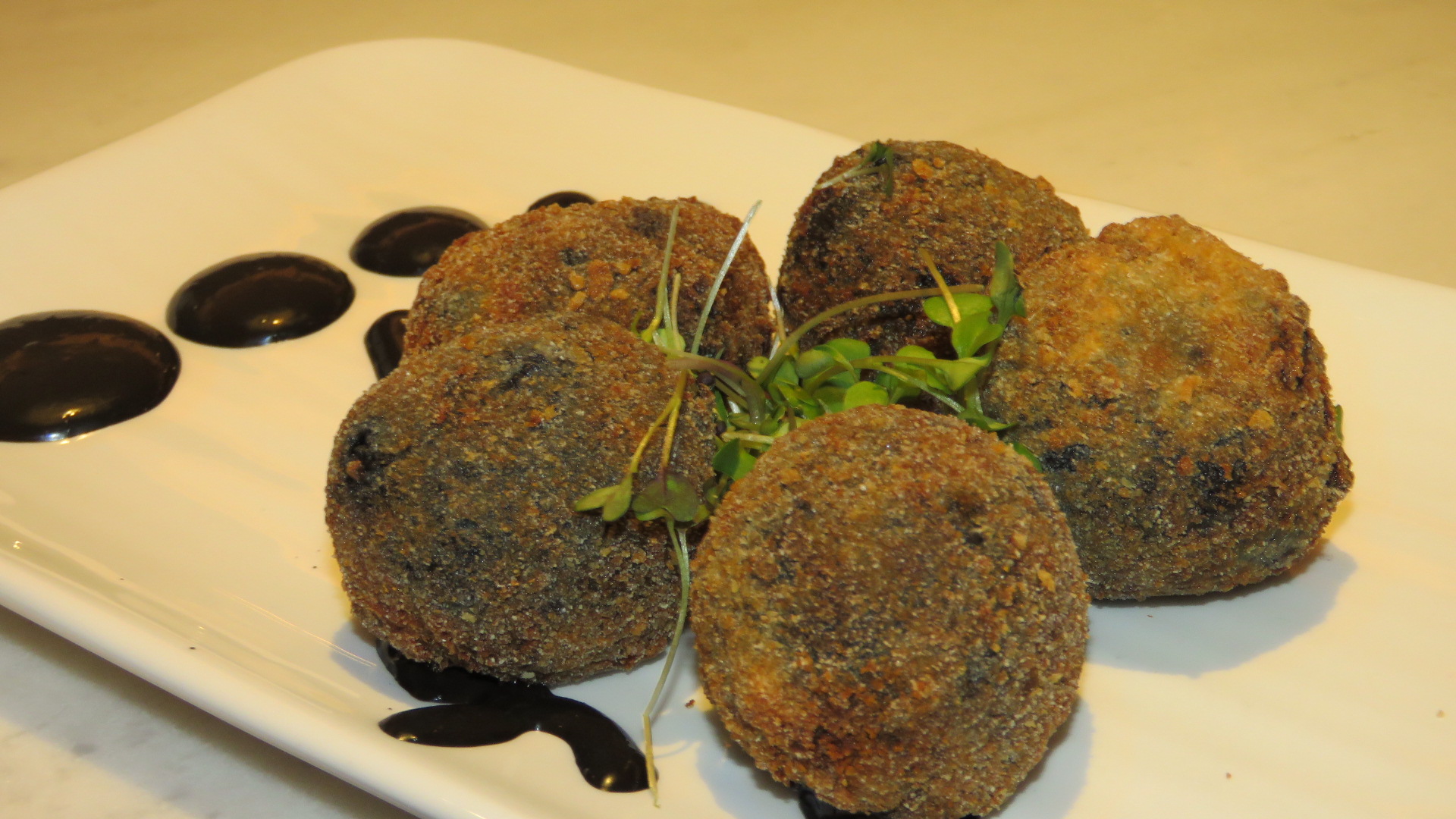 Squid croquettes with their ink (5 units)