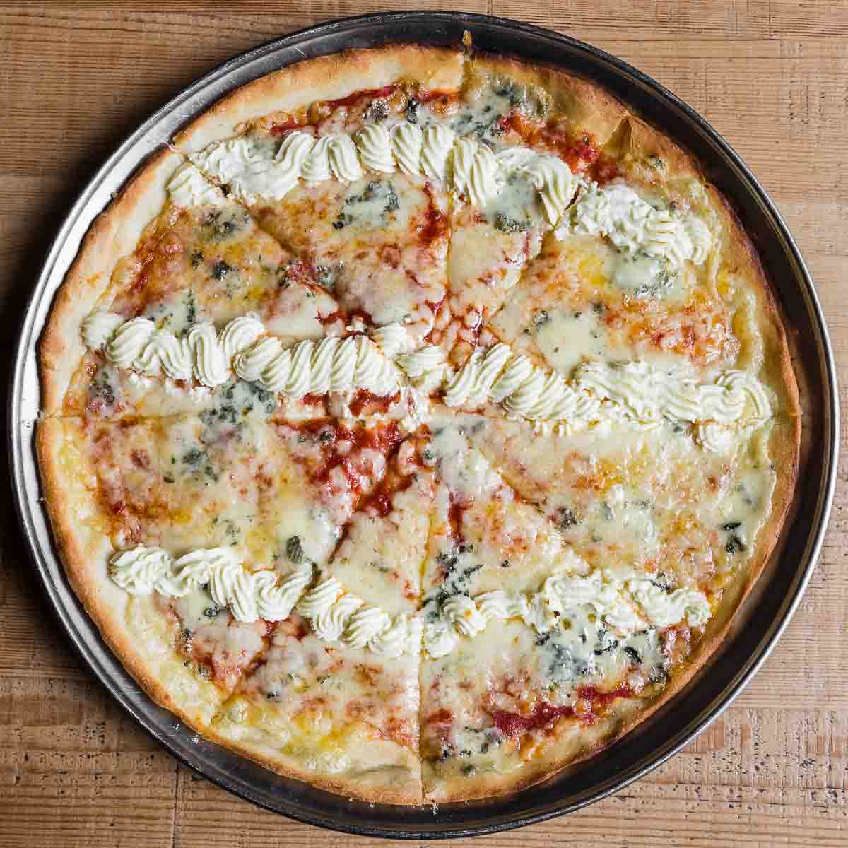 26. 3가지 치즈: 토마토, 치즈, 에담, 로크포르, 필라델피아