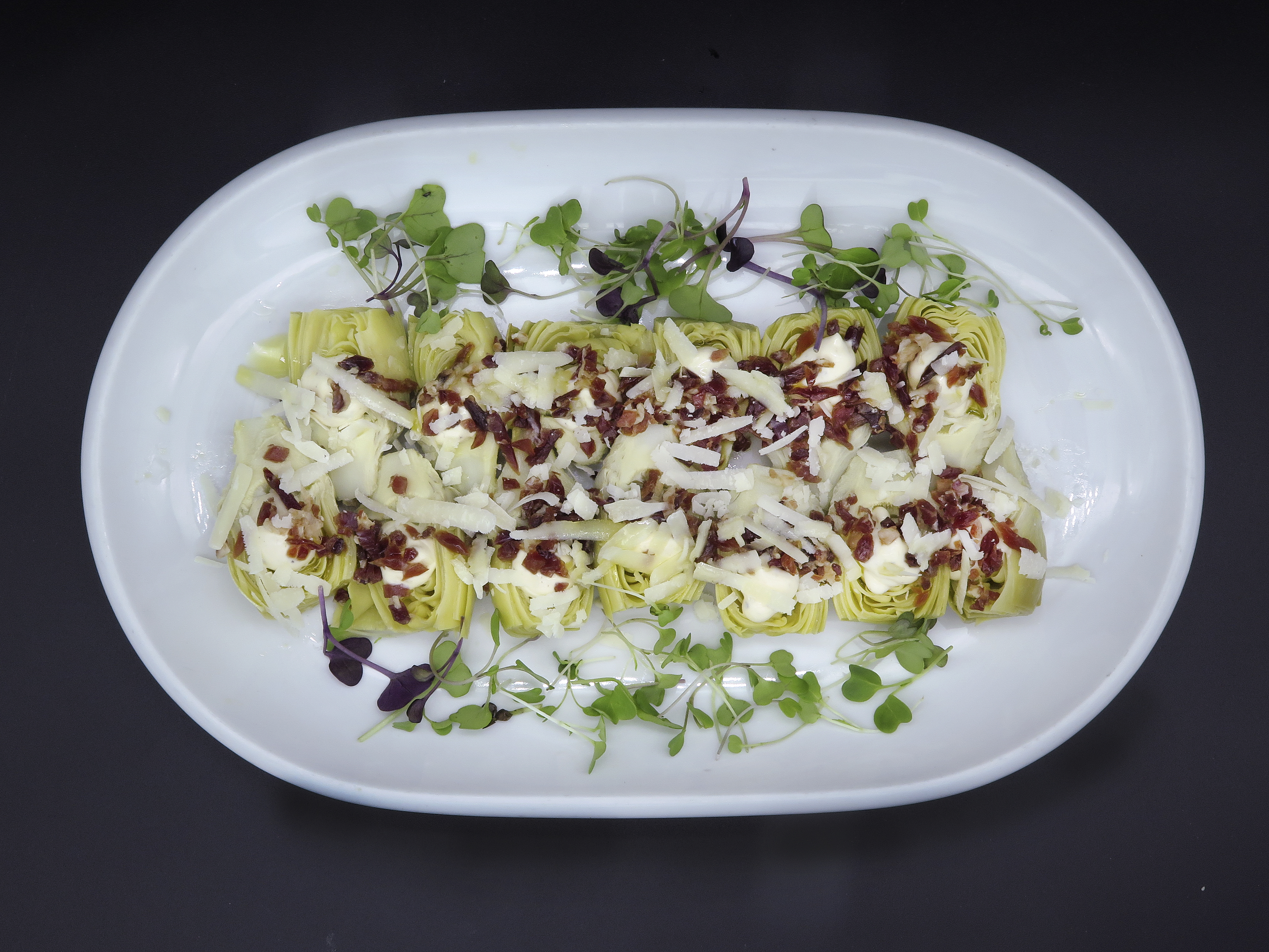 Alcachofas con toque trufado, jamón de bellota y Parmesano