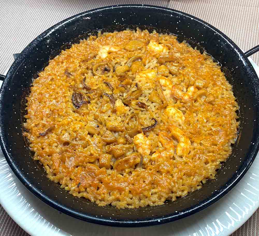  Рис с морепродуктами и каракатицы