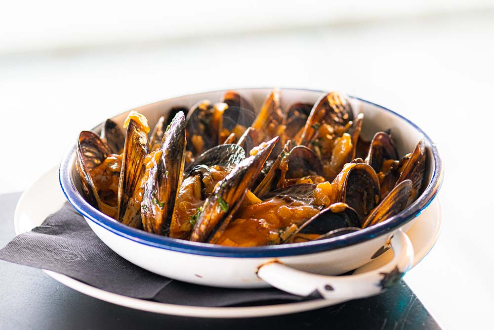 Open mussels in Napolitana sauce