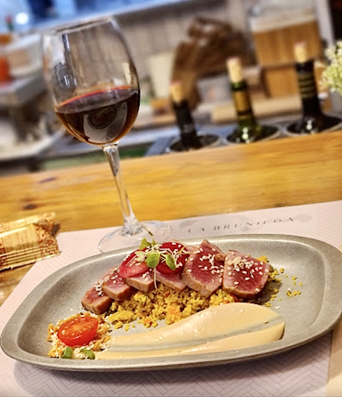 Tuna tataki with couscous and vegetables