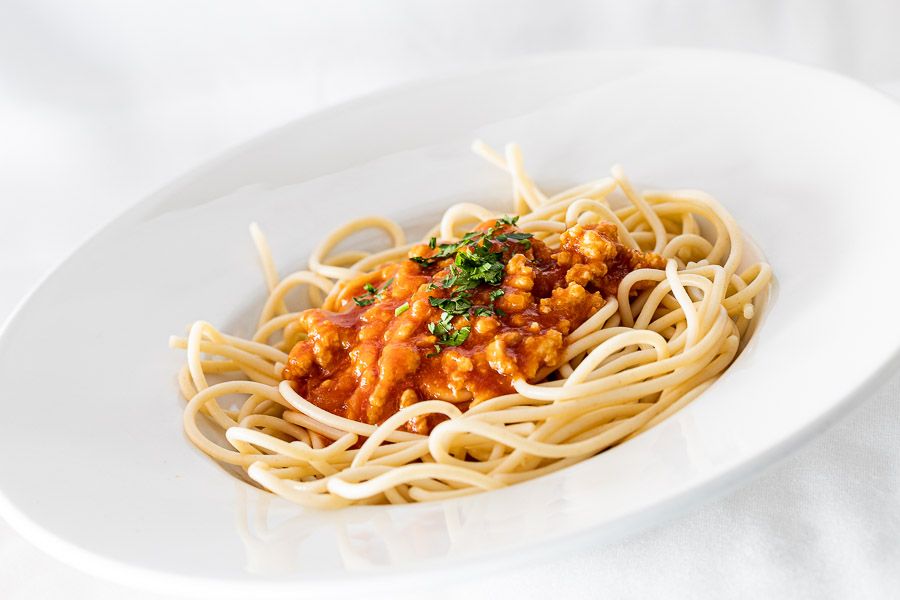 Espaguetis con salsa boloñesa de ave