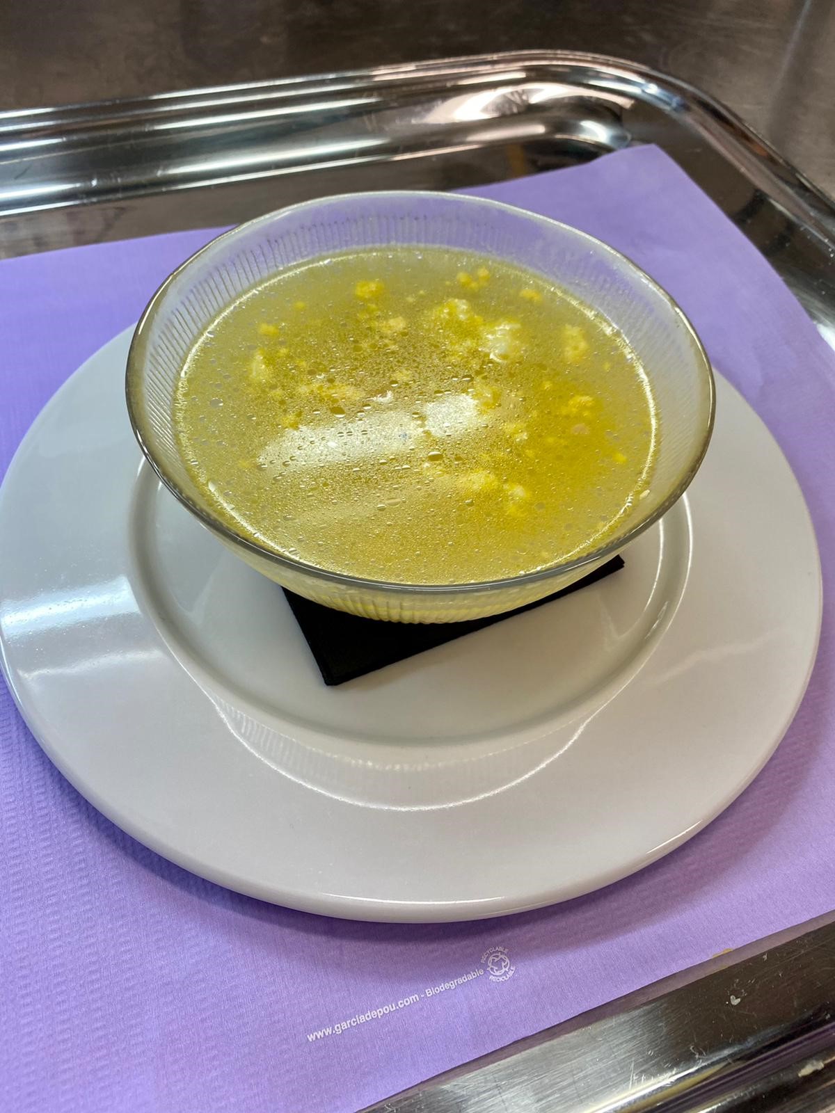 Poultry soup with its garnish