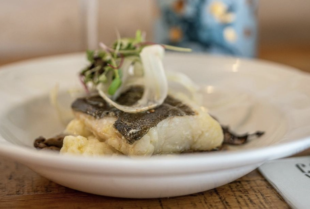 Cod confit with mashed potatoes and mushrooms