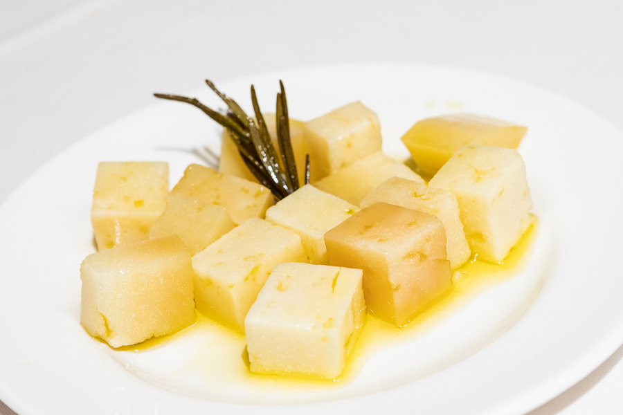 Tacos de queso viejo en aceite de Oliva de hierbas aromáticas