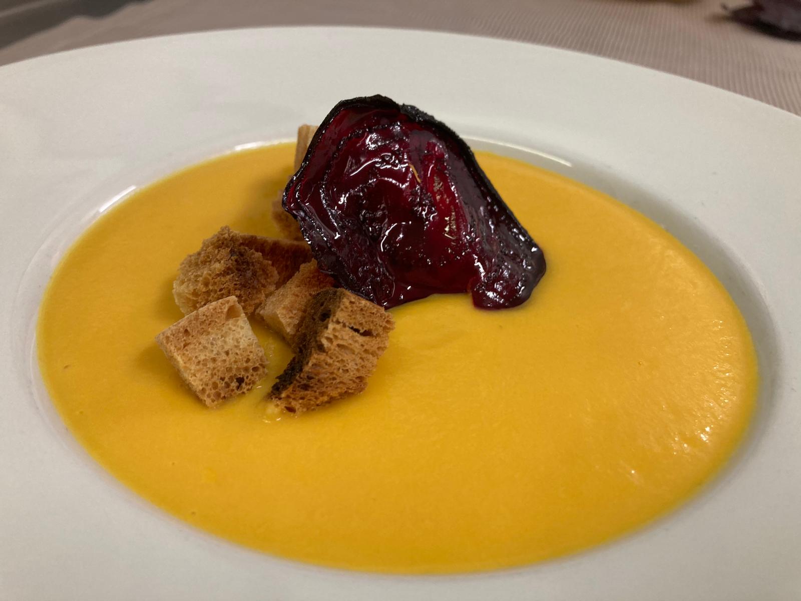 Pumpkin cream, croutons and crunchy beets