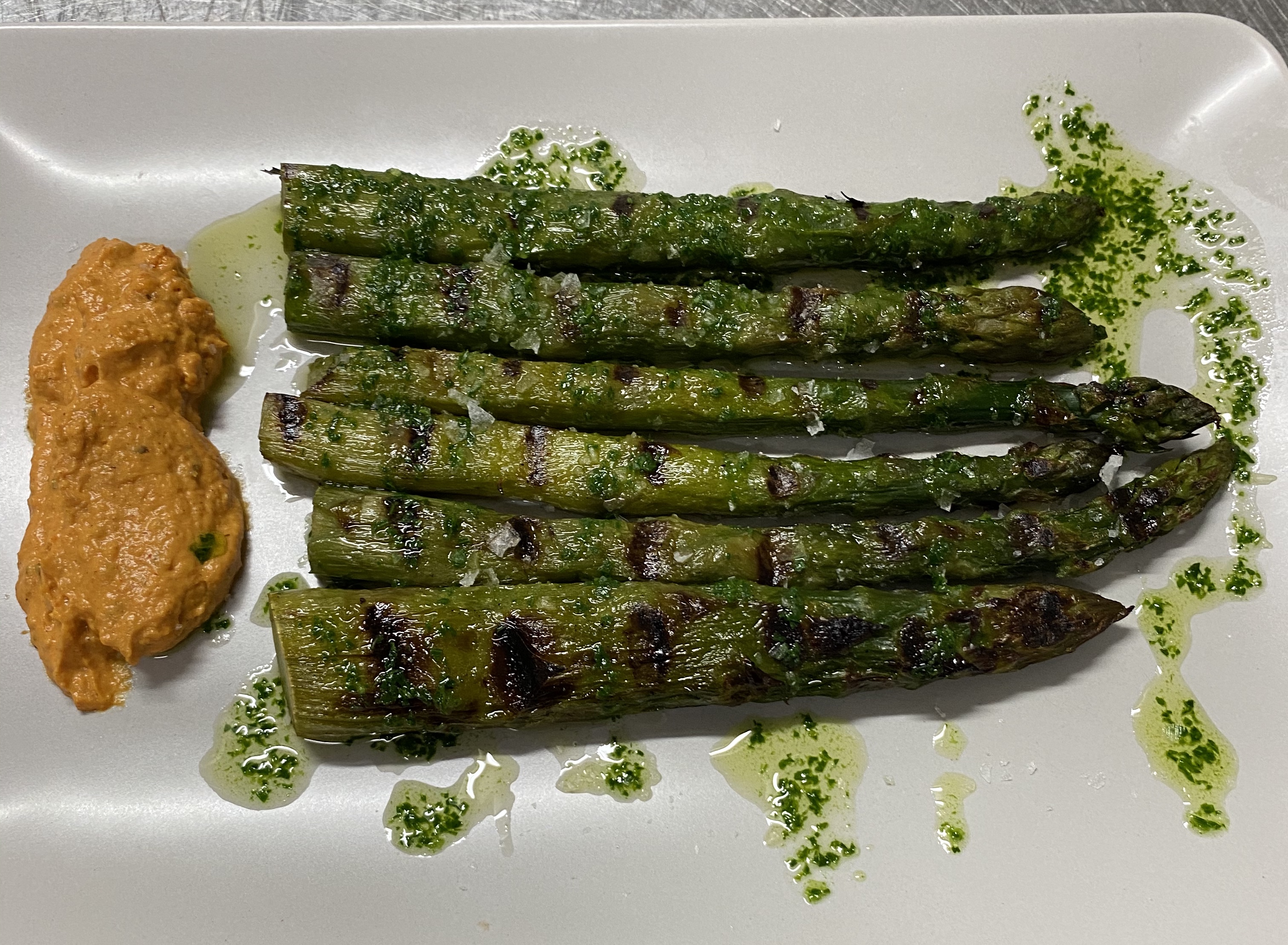 GREEN ASPARAGUS GRILLED WITH ROMESCO
