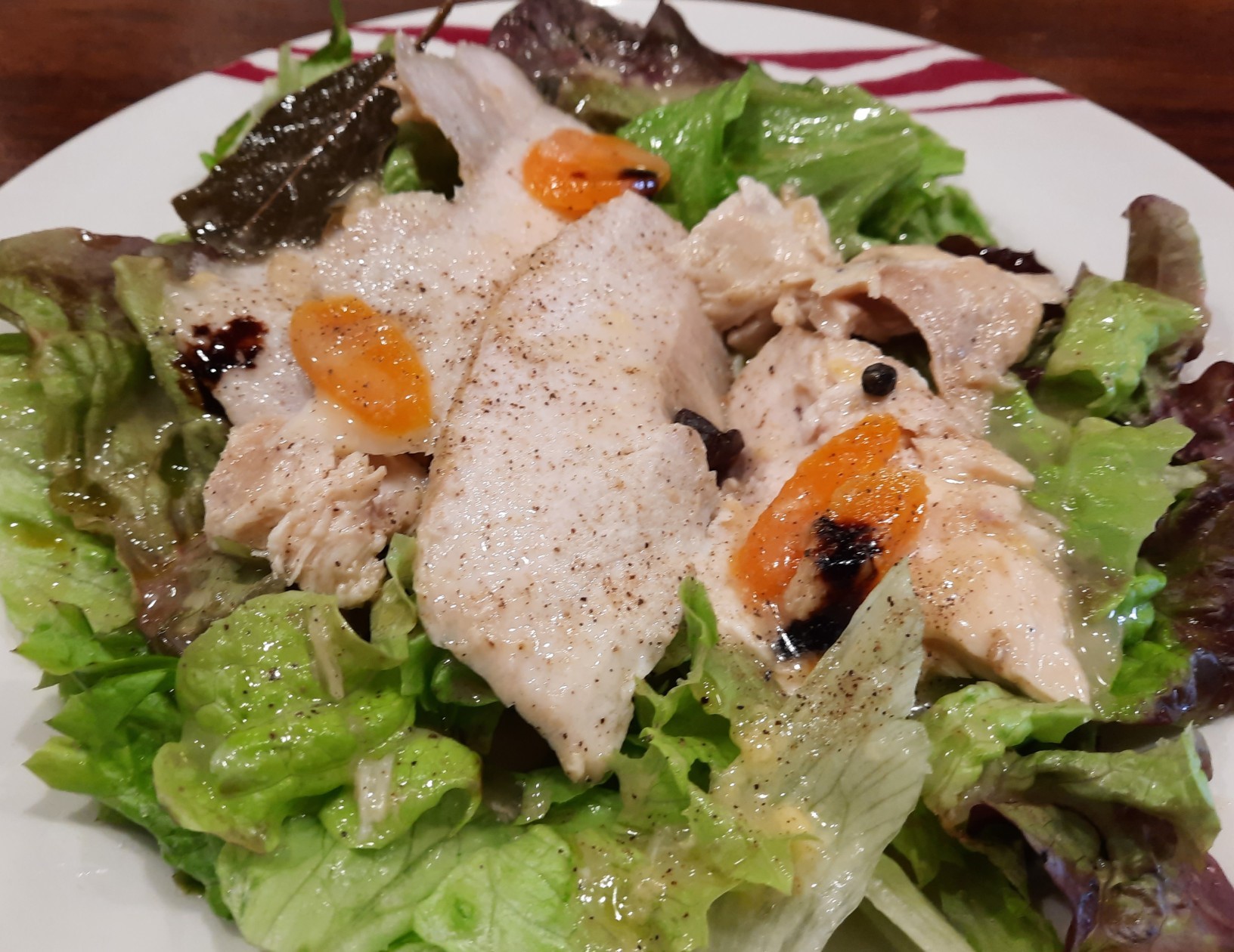 Chicken in 'escabeche' (marinated and cooked in vinegar and paprika) salad 