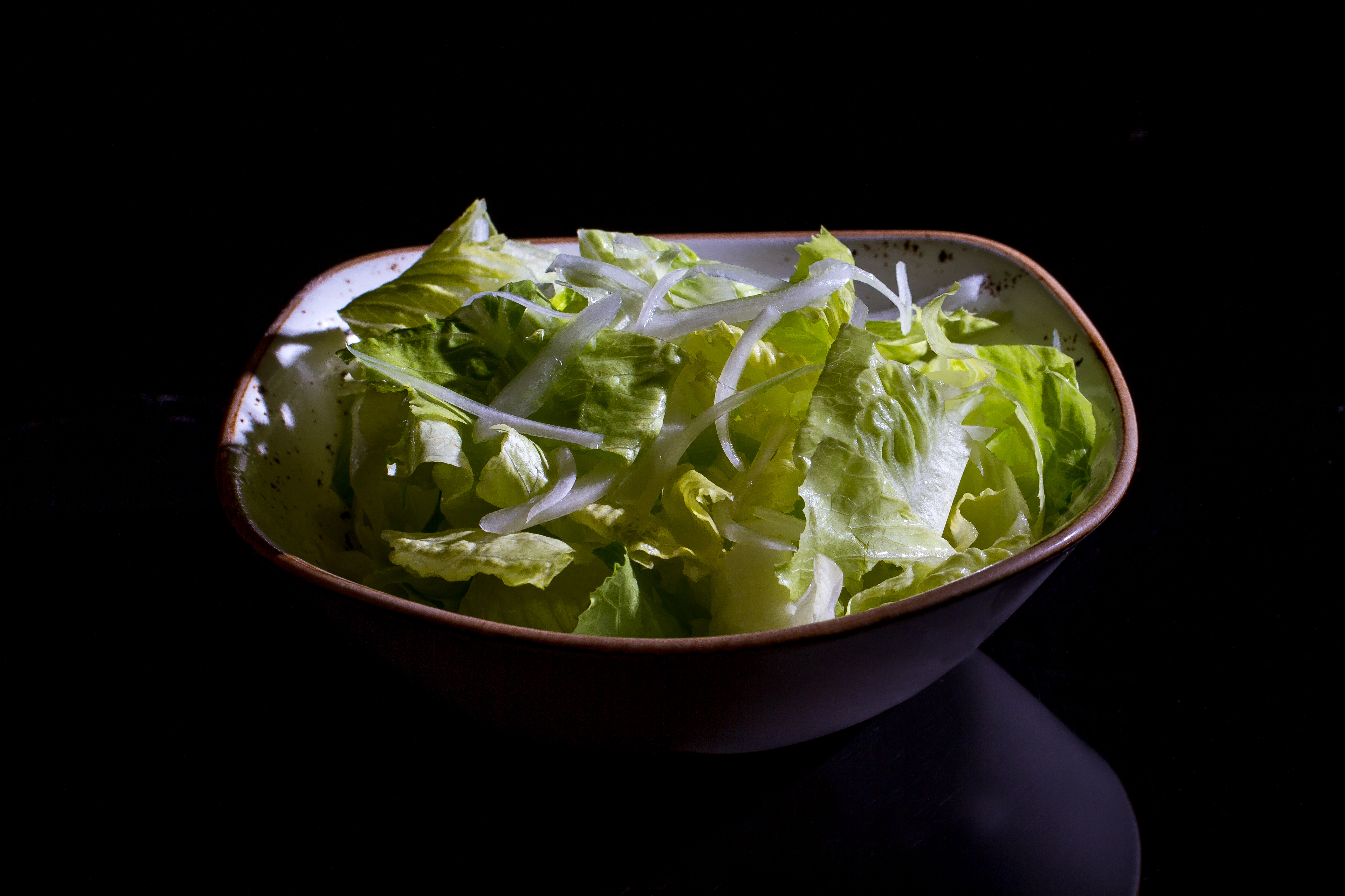Green salad (lettuce, onion and garlic vinaigrette)
