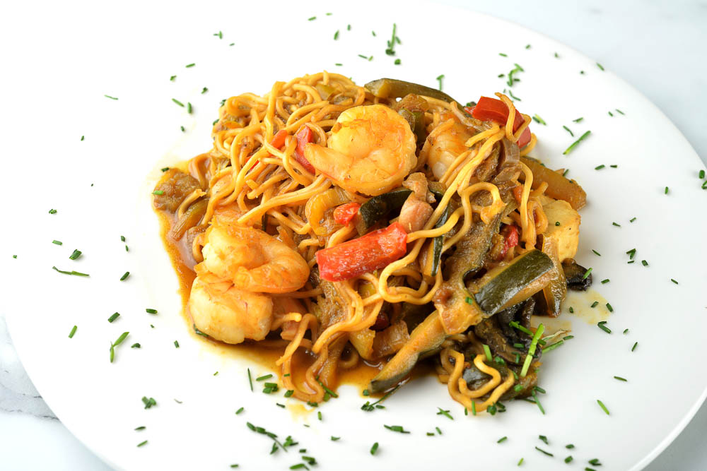 Shrimp noodles with curry and coco