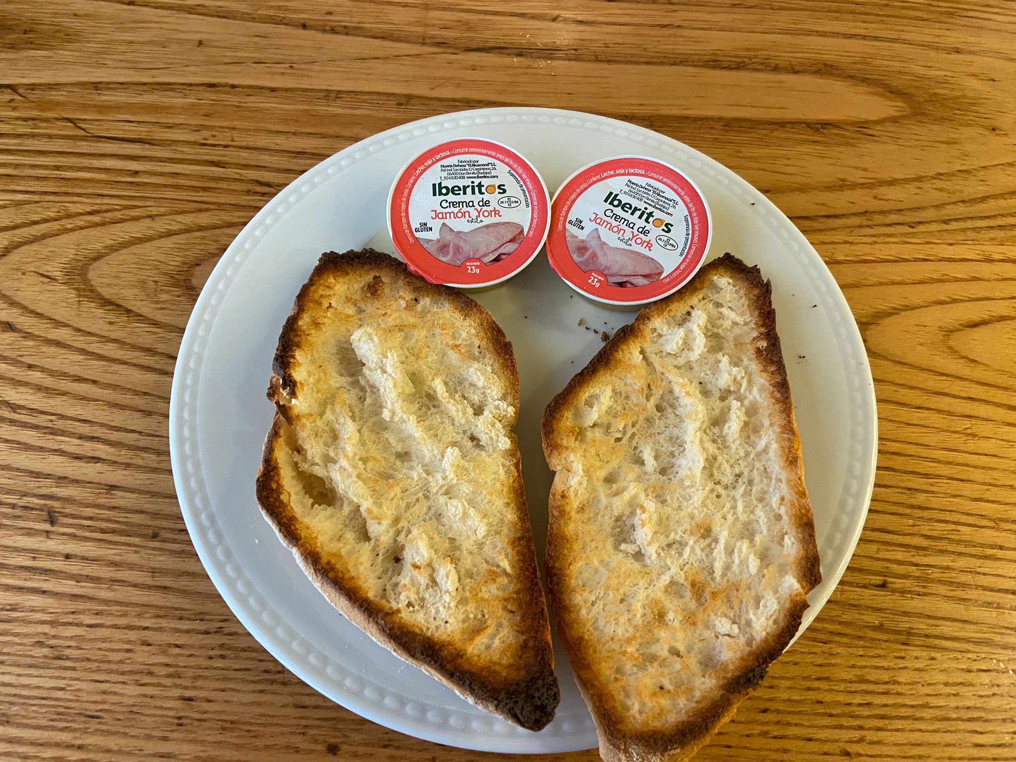 Toasted bread with york cream