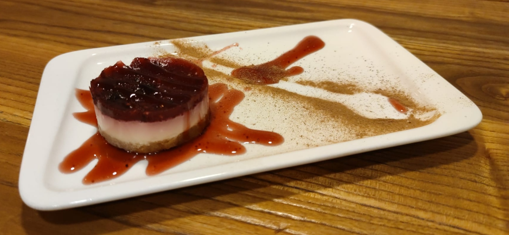 Cheesecake with strawberry jam
