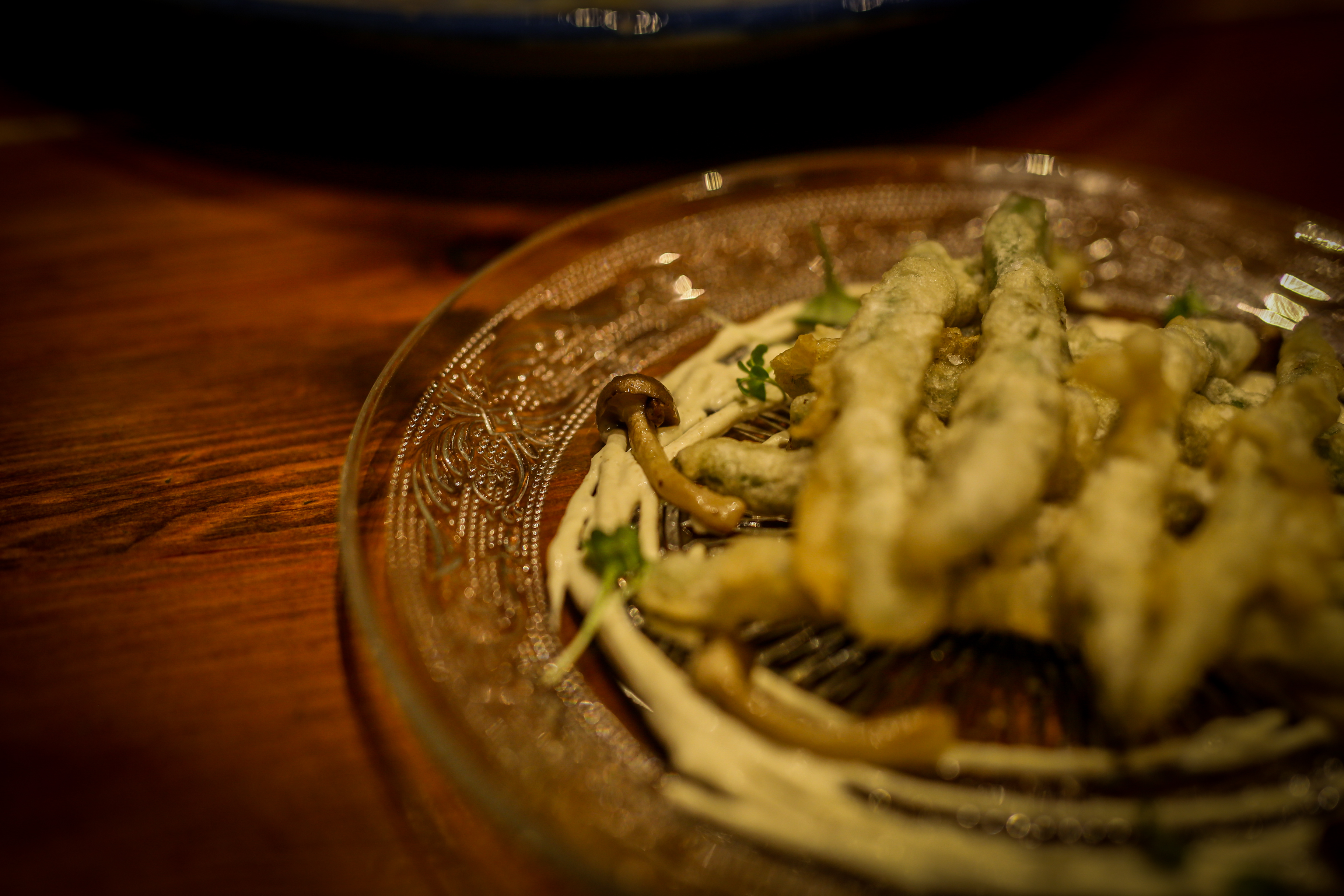 Asparagus tempura with boletus mayonnaise 