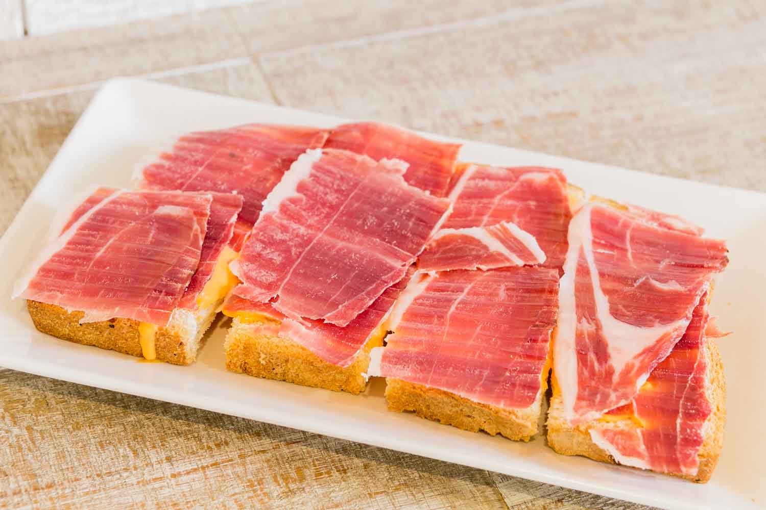 Salmorejo and Iberian ham