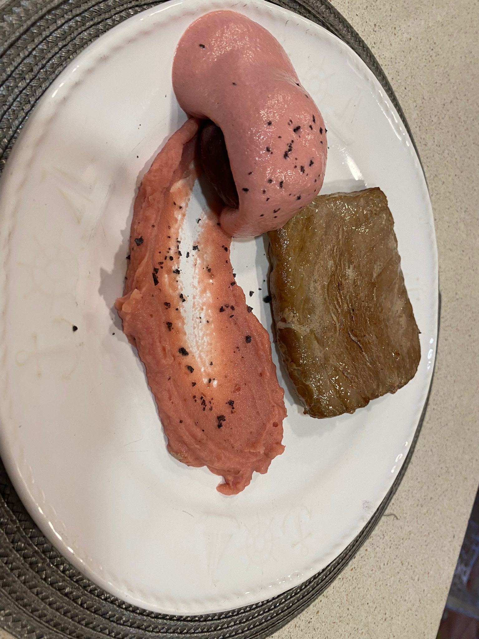 Lombo di tonno rosso con spuma di cipolla viola (250 gr.)