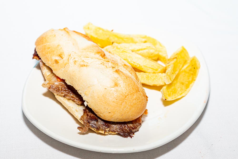 Sandwich au porc ibérique et salmorejo