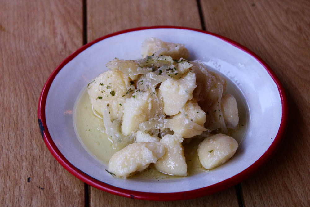 Potatoes with aioli sauce