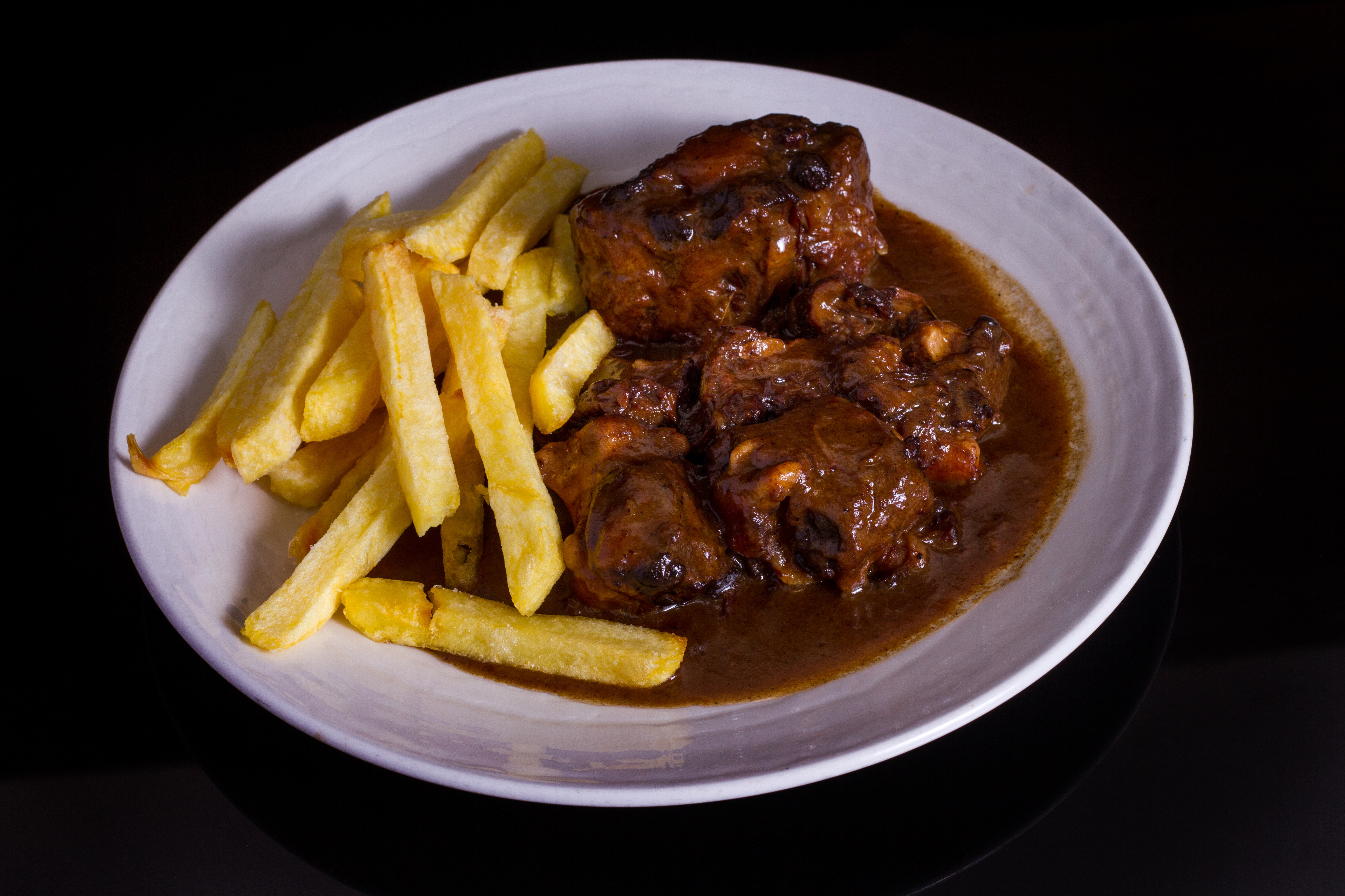Ox tail with chips