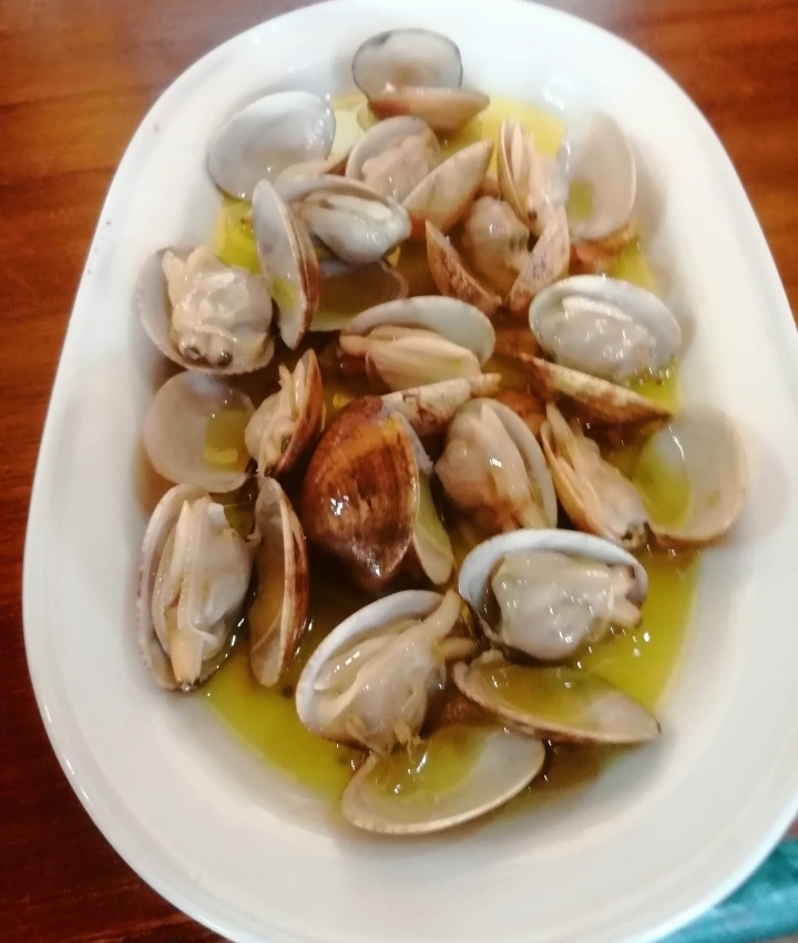 Clams with garlic