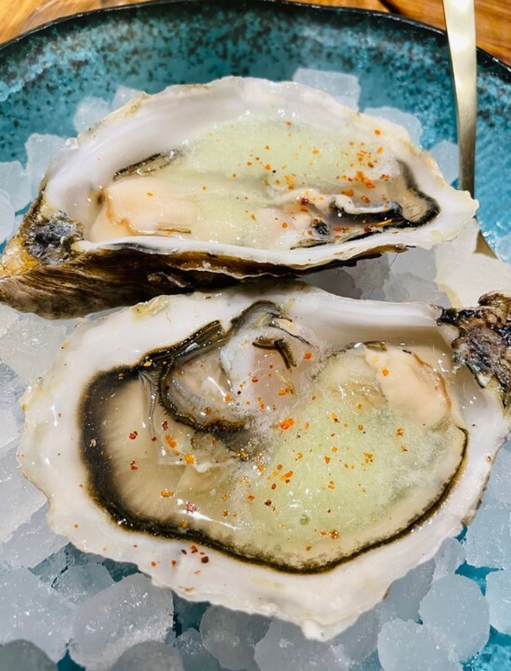Oysters with lime granita (unit)