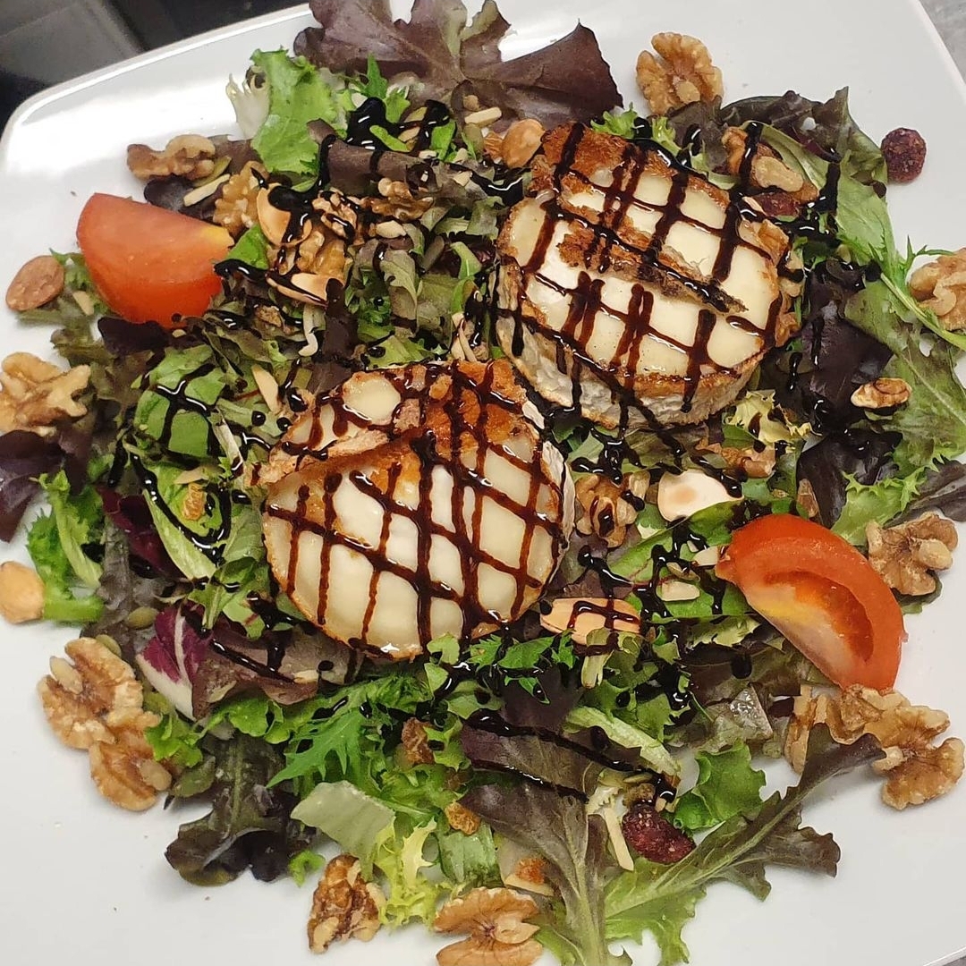 Goat cheese roll salad and nuts