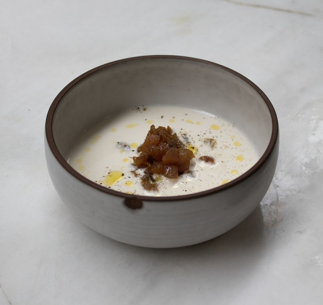 Almond and garlic soup, atun tartare