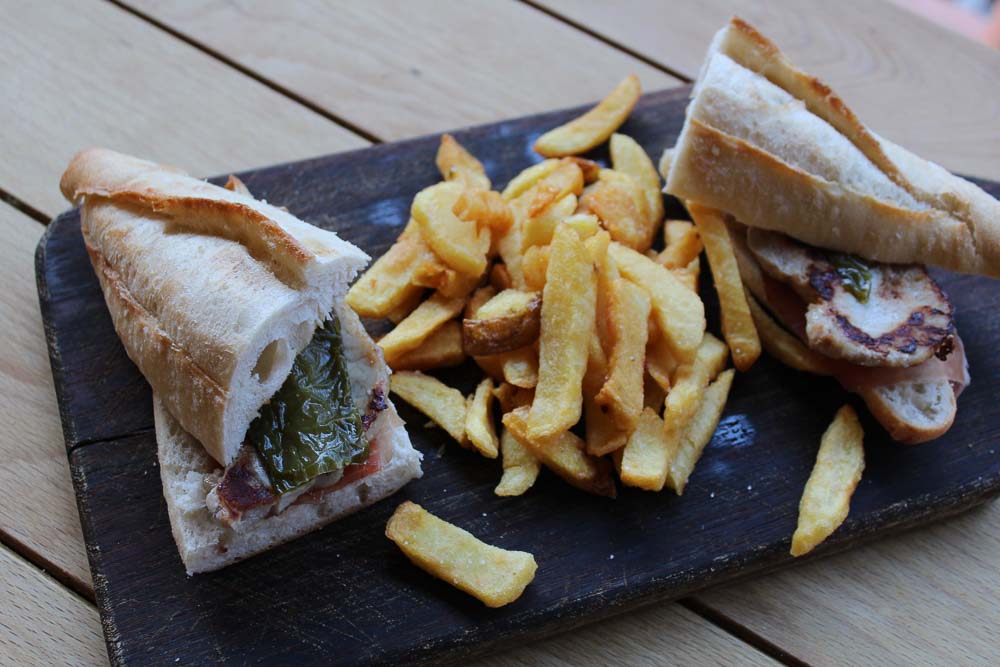 'Serranito' : sandwich avec longe de porc, poivrons et jambon