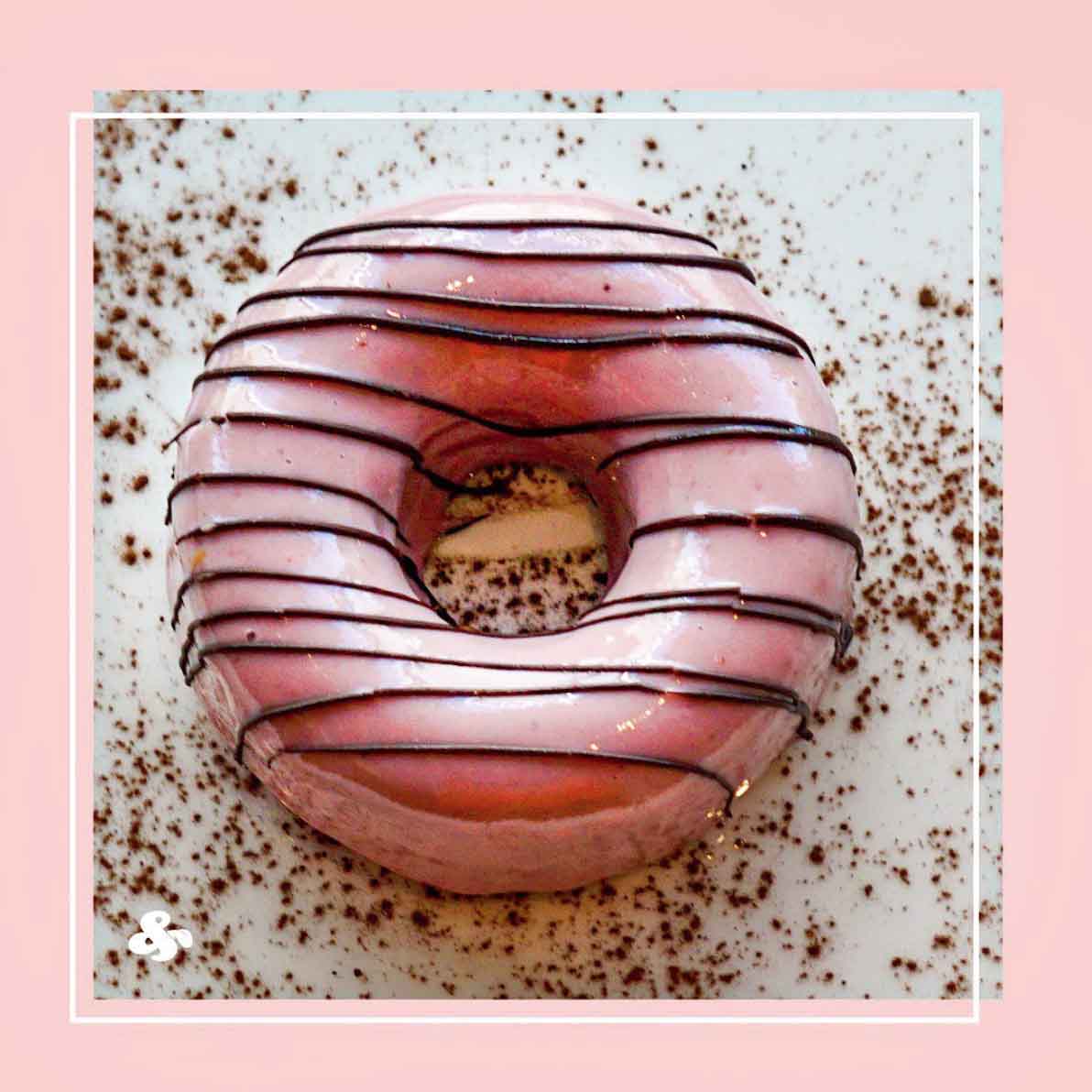 Donut de Chocolate y Frutos Rojos