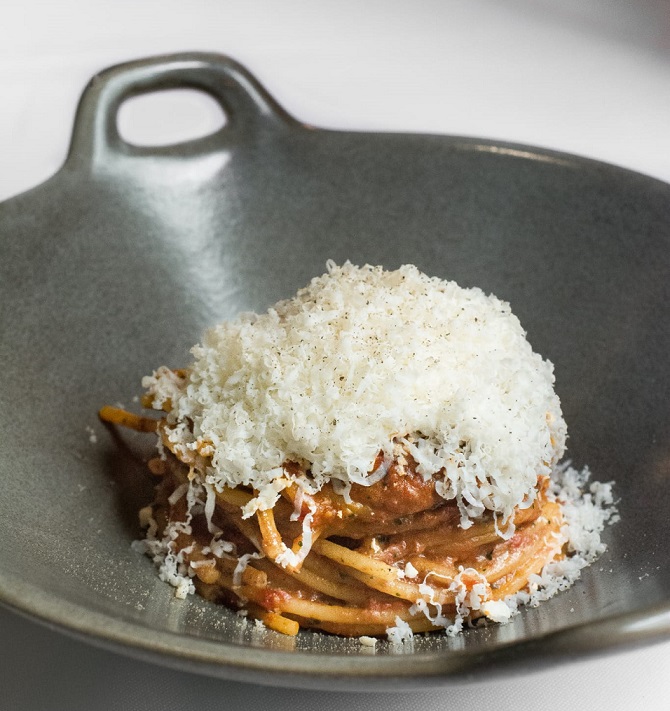 Spaghetti alla pummarola with basil pesto