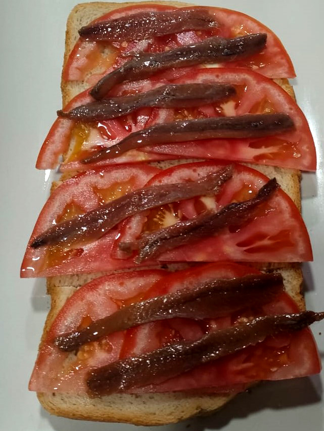 Cantabrian anchovies and tomato
