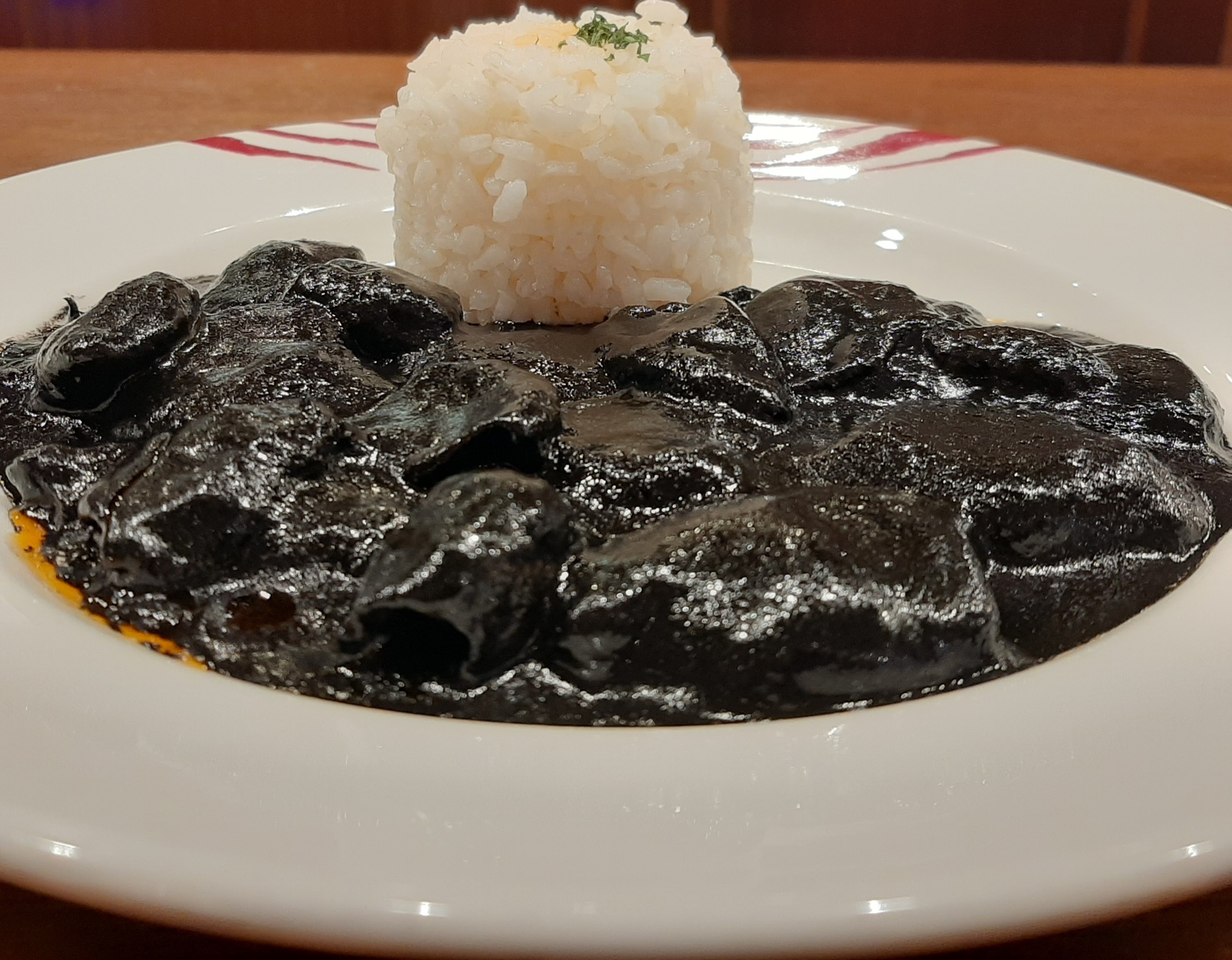 Squid cooked in its ink with rice