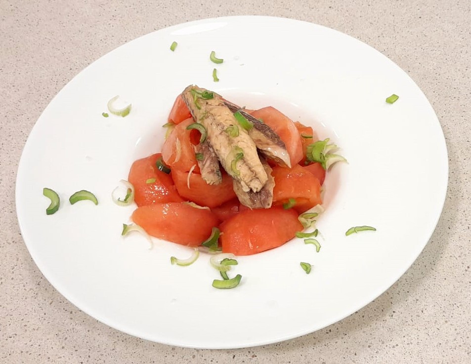 Seasonal tomato salad with spring onion and mackerel in olive oil