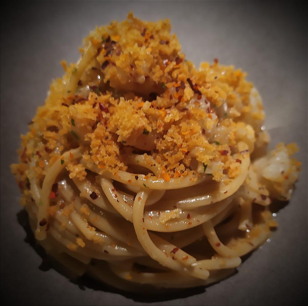 Spaghetti aglio, olio y peperoncino con cigalas
