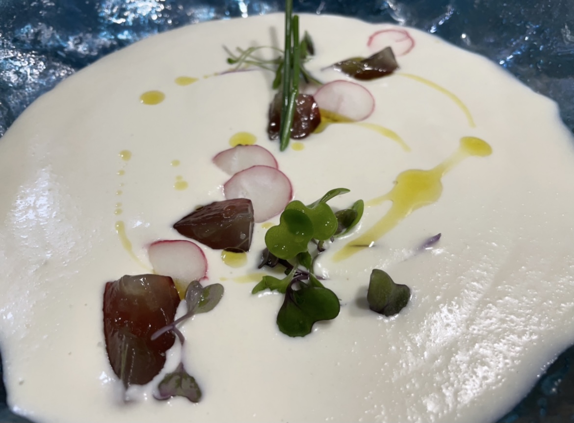 'Ajoblanco' (cold almond soup) with grapes (vegan) 