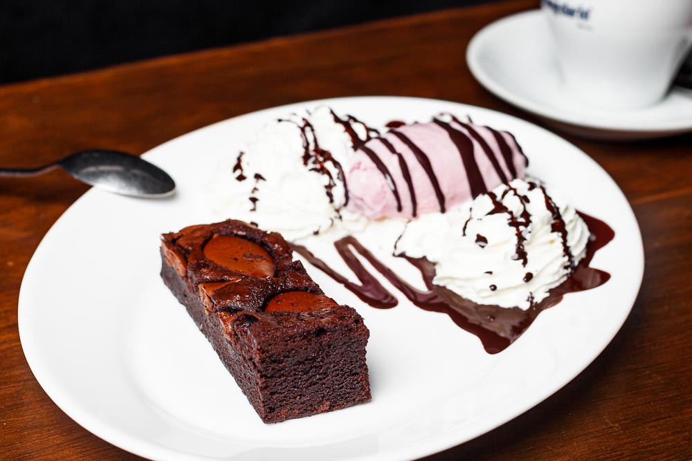 Brownie au chocolat avec glace à la vanille