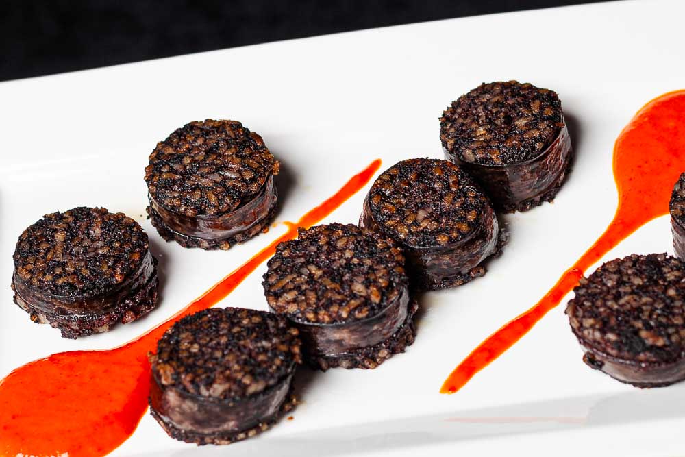Black pudding of Burgos with roasted peppers
