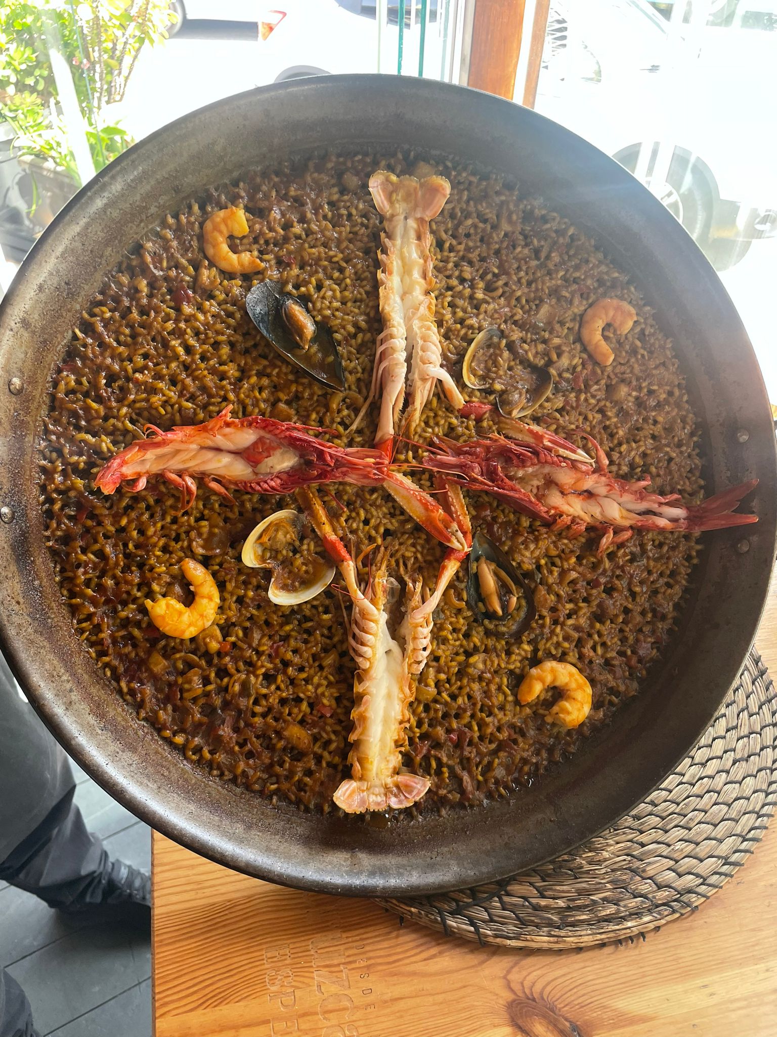 西班牙海鲜饭配小龙虾