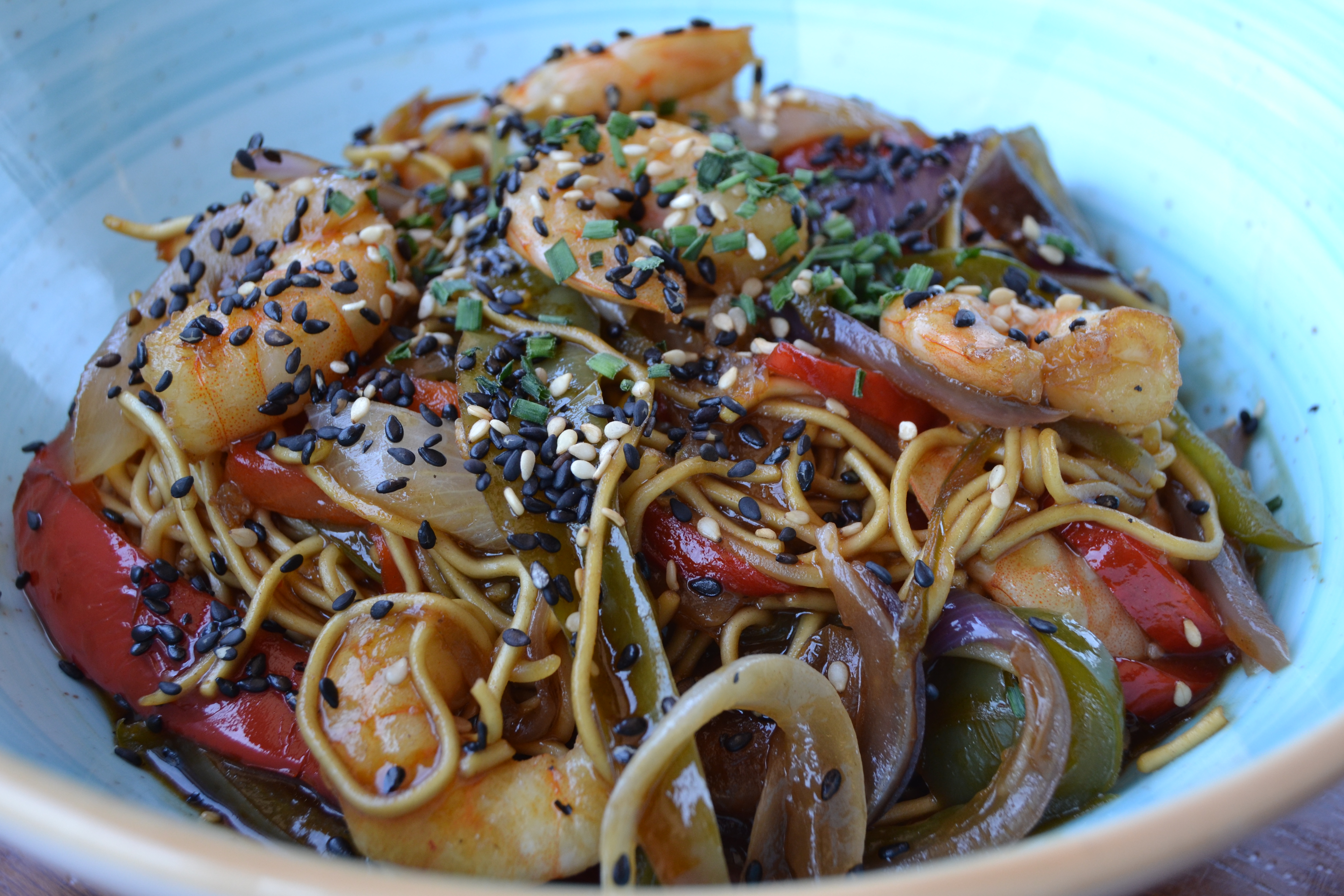 SAUTEED NOODLES WITH PRAWNS AND SPICY OYSTER SAUCE