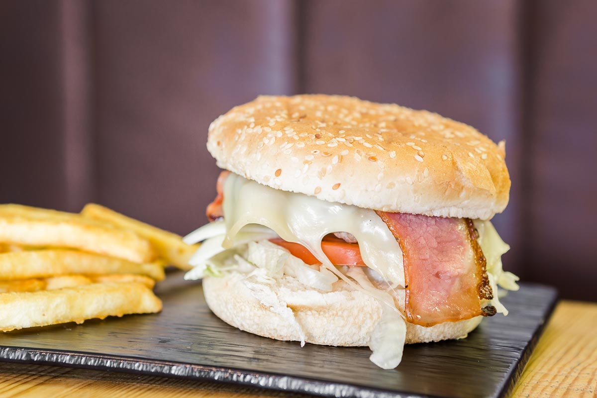 Hamburger di formaggio e bacon