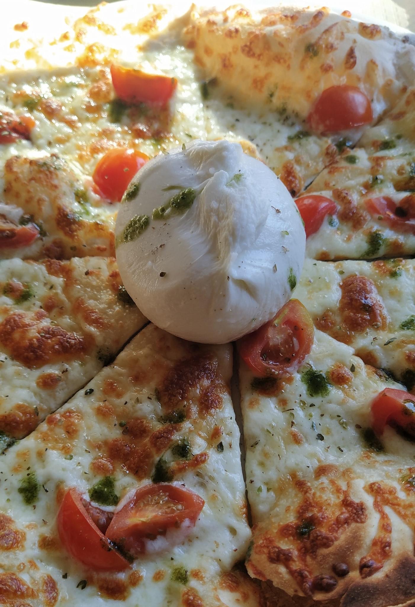 Pizza de burrata blanca