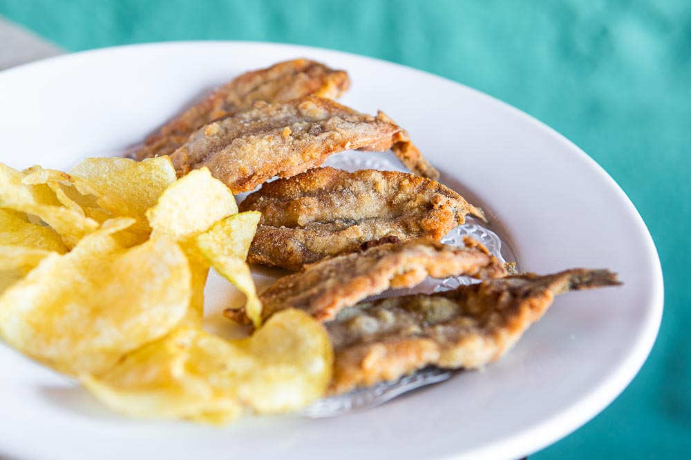 Anchovies with lemon