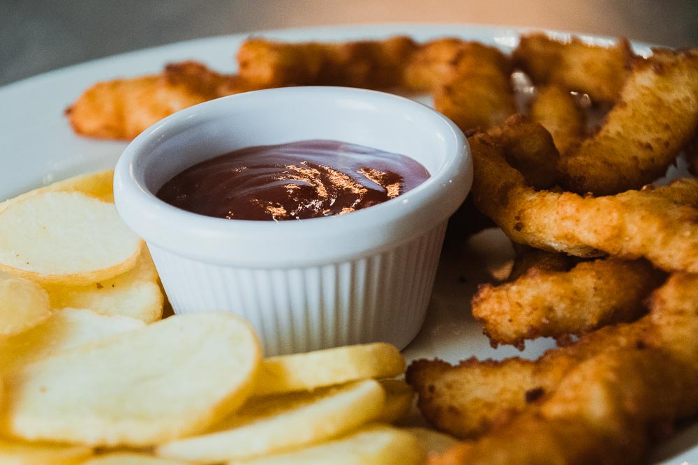 Chicken strips with mayonnaise