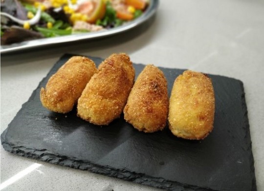 BLUE CHEESE AND CARAMELIZED ONION CROQUETTES