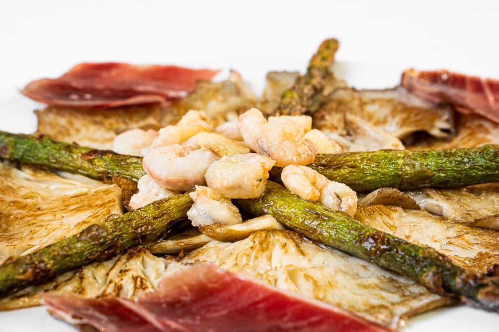 Mushrooms, green asparagus, prawn, Iberian ham