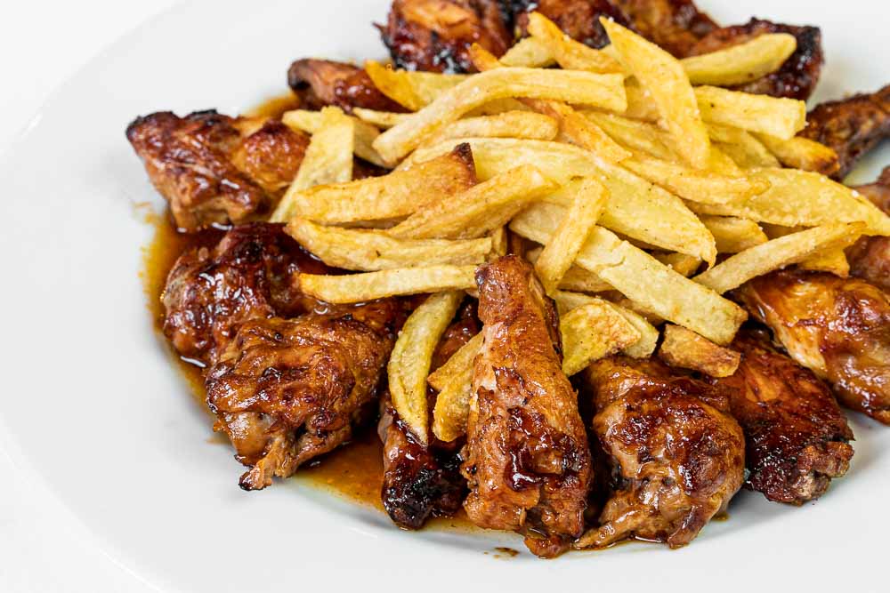 Chicken wings with bbq sauce