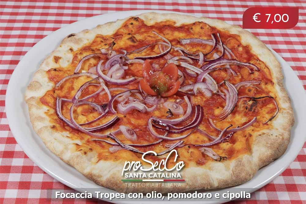 Focaccia Tropea mit Öl, Tomate und Zwiebel