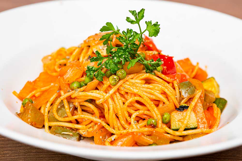 Spaghetti mit Grünpflanzen