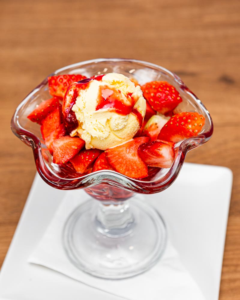 Strawberries with ice cream